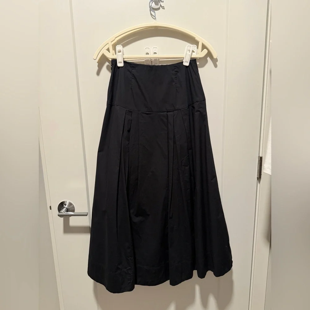 Aritzia Babaton Chandelier Poplin Midi Skirt in Black - Picture 4 of 7